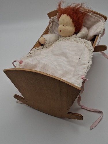 Vintage puppenwiege aus holz - puppenwiege,